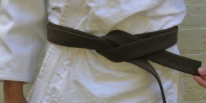 Belt tying